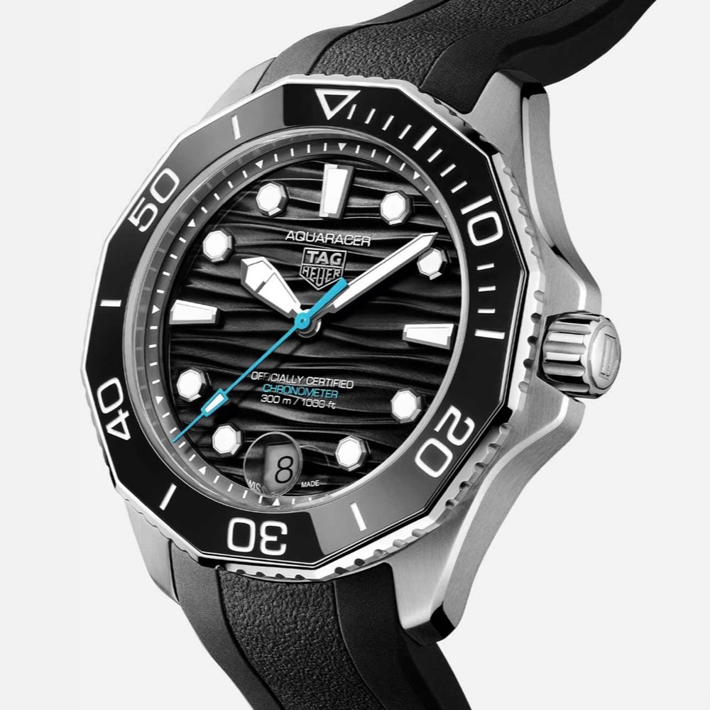 TAG HEUER AQUARACER
PROFESSIONAL 300 DATE - excellent condition- box and papers